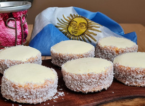 Una foto de Alfajores de fécula de maíz 🇦🇷 Alfajorcitos de Maizena® 🇦🇷