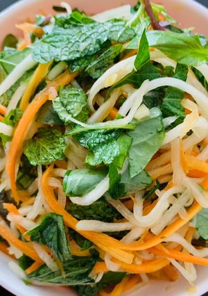 Hình của món Gỏi cà rốt củ cải trắng trộn dầu dấm.