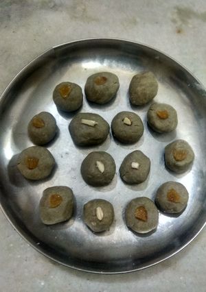 બાજરા બોલ્સ રેસીપી મુખ્ય ફોટો