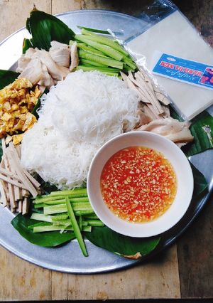 Hình của món Bánh đa nem cuốn.