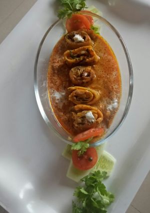 A picture of Stuff Besan Roll Curry.
