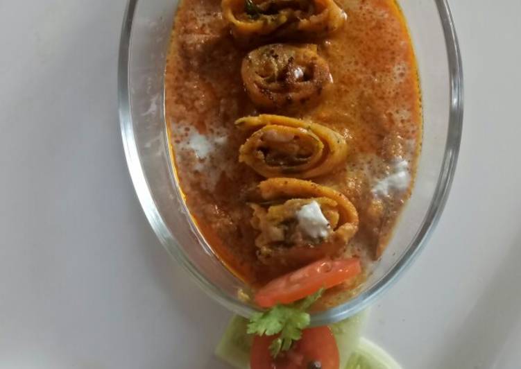 Easiest Way to Make Recipe of Stuff Besan Roll Curry