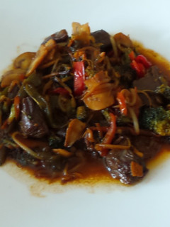 Una foto de Wok de carne con verduras