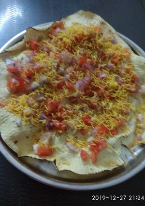 A picture of Masala papad.