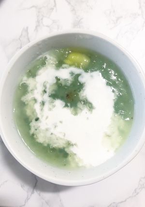 Hình của món Chè khoai bột báng lá dứa.