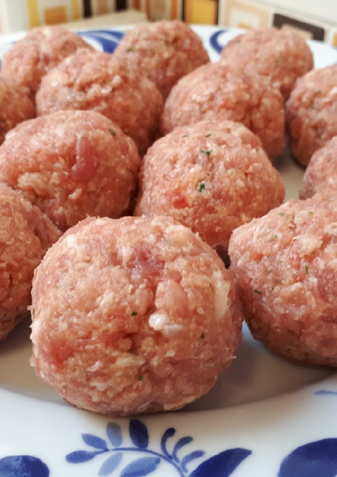 Una foto de Albóndigas de pollo y cerdo
