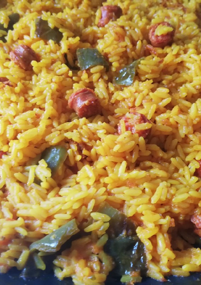 Una foto de Arroz con chistorras al vino