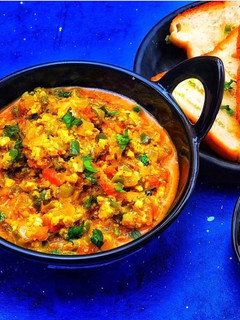 ક્રીમી પનીર ભૂર્જી(Creamy paneer bhurji recipe in Gujarati) રેસીપી મુખ્ય ફોટો