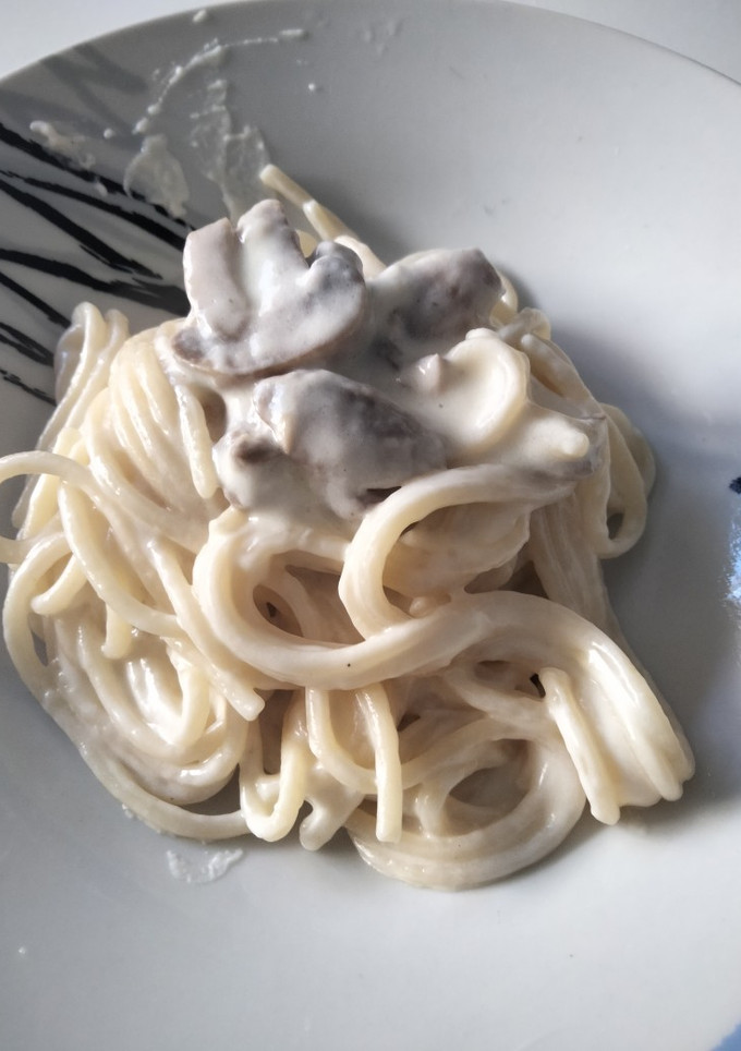 Una foto de Espaguetis con salsa de champiñones