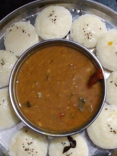 A picture of Idli sambhar.