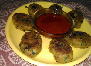 A picture of Veg kabab with chilli garlic and honey sauce.