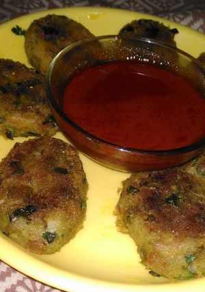 A picture of Veg kabab with chilli garlic and honey sauce.