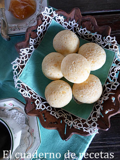 Una foto de Pan de queso Brasileño {Pão de Queijo Brasileiro}