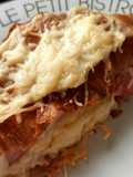 Croissant au jambon et béchamel