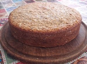 Una foto de Torta de banana y avena 💜🍌