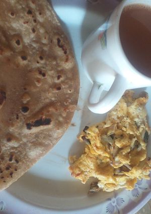 A picture of Anda paratha with masala tea.