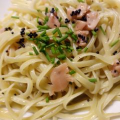 A picture of Linguine with smoked salmon and lumpfish roe.