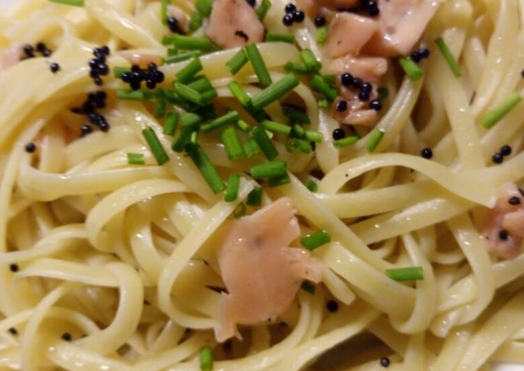 Linguine with smoked salmon and lumpfish roe