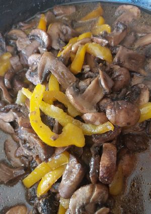 Una foto de Hongos con Pimiento