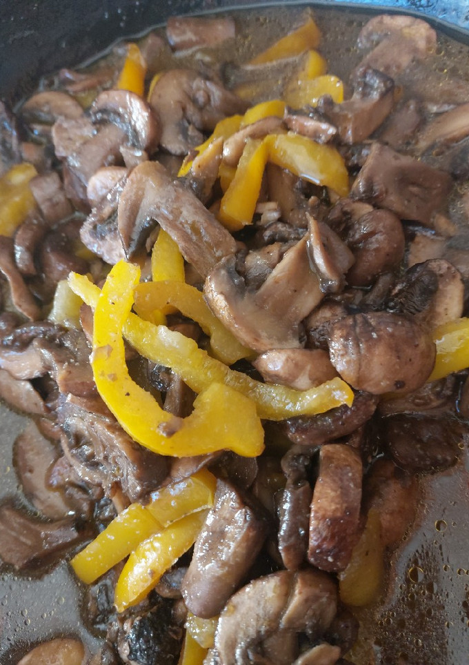 Una foto de Hongos con Pimiento