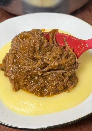 Foto de Carne de vaca desfiada estufada com puré