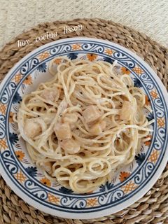 Una foto de Espaguetis con queso de cabra y pera caramelizada