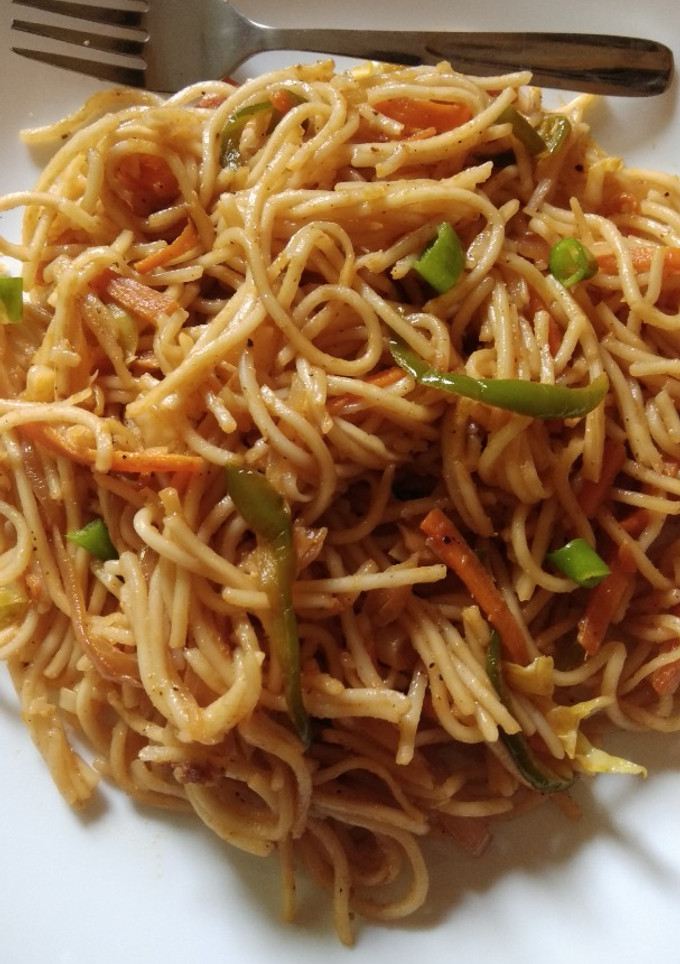 வெஜ் நூடுல்ஸ் செய்முறை முக்கிய புகைப்படம்