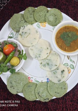 રવા ઈડલી (Rava Idli Recipe In Gujarati) રેસીપી મુખ્ય ફોટો