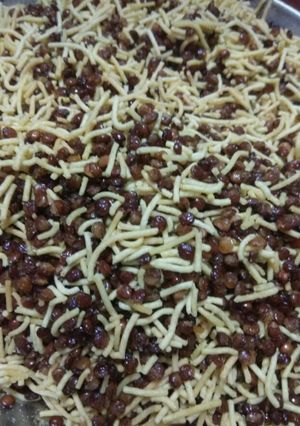 दालमोठ (dal moth recipe in marathi) रेसिपी चे मुख्य फोटो 