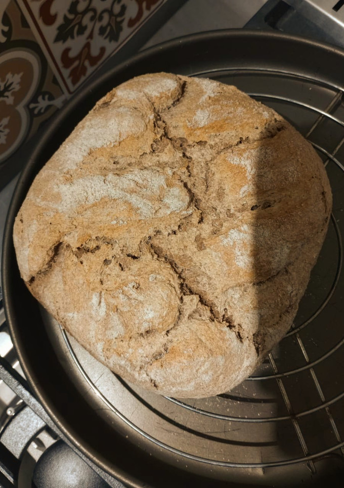 Una foto de Pan 100% integral de masa madre 🌾🥖 sin amasar, súper fácil!!!