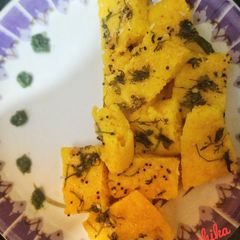 A picture of Bread Dhokla.