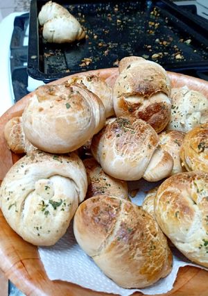 Una foto de "garlic knots" nuditos de ajo