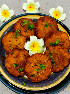 ग्लूटेन फ्री ज्वार आटे की क्रिस्पी कचौड़ी (Gluten Free Jowar Flour Crispy Shortbread) रेसिपी मुख्य फोटो
