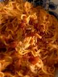Pasta con crema de tomate y guanciale