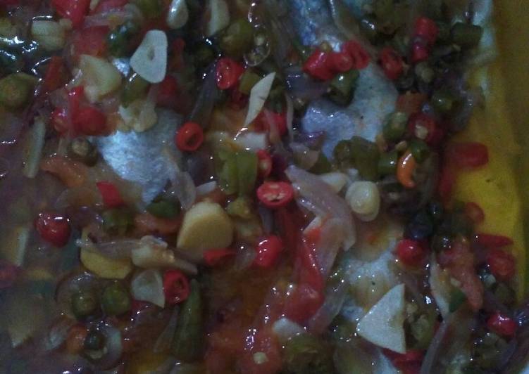 Bahan-bahan Ikan senangin kukus pedas yang nikmat Untuk Jualan