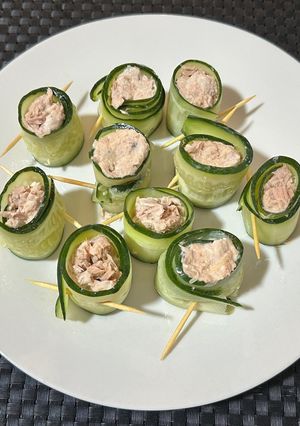 Una foto de Rollitos de pepino y atún