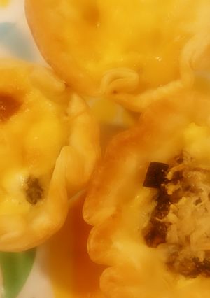 Una foto de Mini tartitas de puerro y lomito ahumado