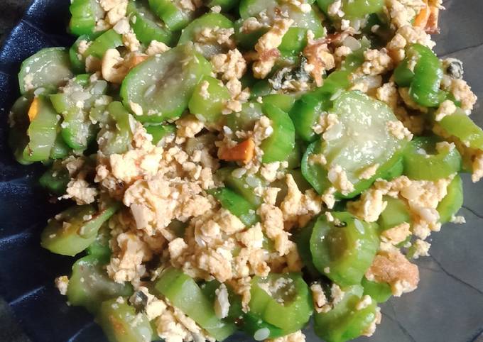 Bagaimana Membuat Tumis Oyong telur Anti Gagal - RESEP.BIZ.ID