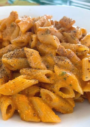 Foto di Pennette con Crema di Peperoni, Pomodori, Ricotta e Mandorle