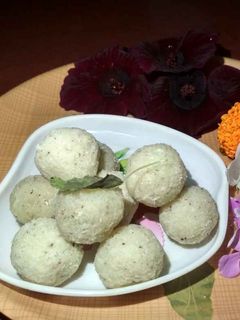 নারকেল নাড়ু (Narkel naru recipe in Bengali) রেসিপির প্রধান ছবি