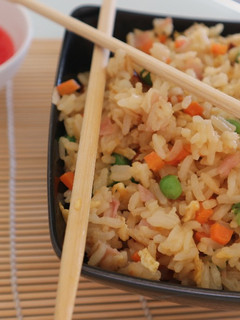 Una foto de Arroz frito tres delicias