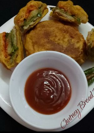 A picture of Chutney masala bread pakoda.