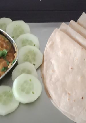 ભરેલા પરવળ નું ગ્રેવી વાળું શાક (Bharela Parval Gravy Shak Recipe In Gujarati) રેસીપી મુખ્ય ફોટો