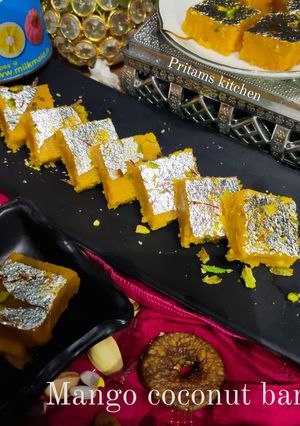 मैंगो कोकोनट बर्फी (mango coconut barfi recipe in Hindi) रेसिपी मुख्य फोटो