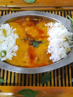 દાળ ફ્રાય અને જીરા રાઈસ(dal fry and jira rice recipe in gujarati) રેસીપી મુખ્ય ફોટો