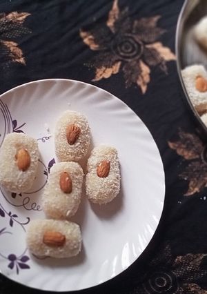 सूजी चमचम (suji cham cham recipe in Hindi) रेसिपी मुख्य फोटो