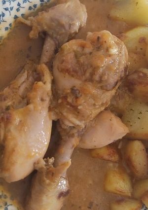 Una foto de Pollo en salsa