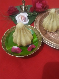 मावा मोदक (mawa modak recipe in Hindi) रेसिपी मुख्य फोटो