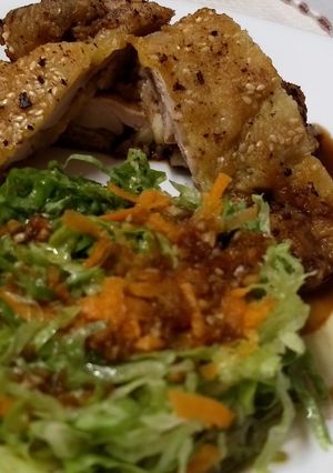 Una foto de Ensalada de pollo con sésamo