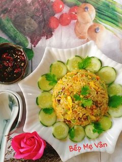 Hình của món Cơm chiên cá trứng.